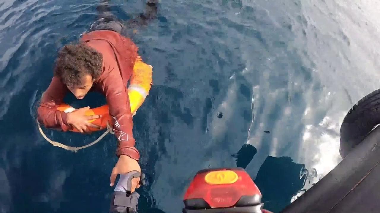 "Chiediamo un porto sicuro di sbarco", 482 migranti soccorsi a bordo della Sea-Watch 4