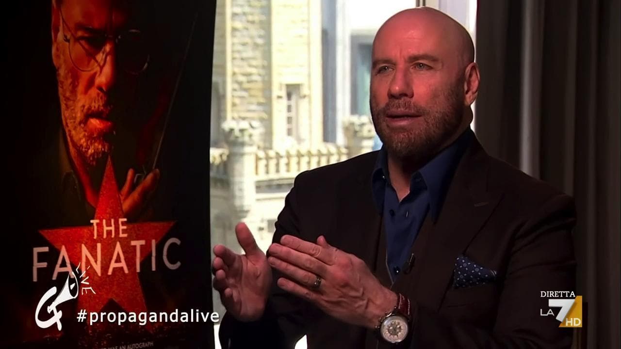 L'intervista impossibile a John Travolta su Sanremo è tutta da ridere: "Ho ricevuto 50€ su Paypal"
