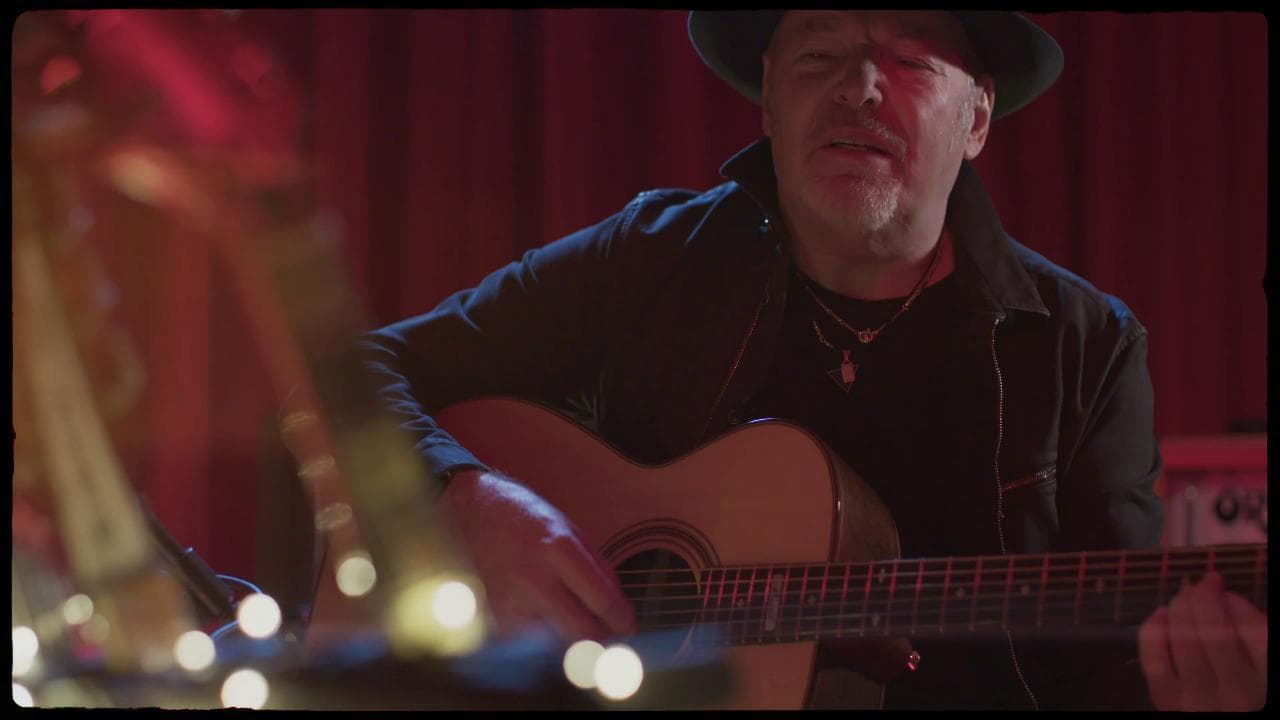 Vasco Rossi 'Siamo qui' in versione acustica - video in anteprima
