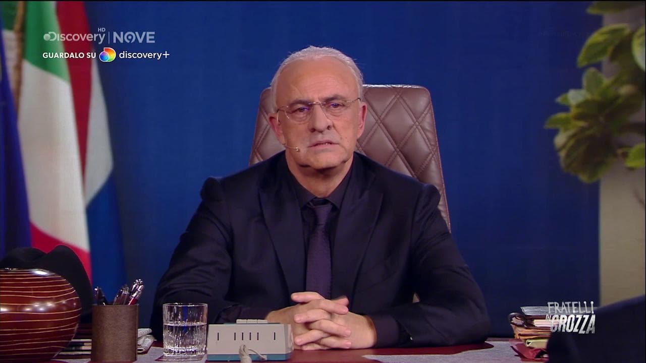 Vaccini, Crozza-De Luca: "In Campania siamo così avanti che diamo la terza dose come amaro a fine pasto"