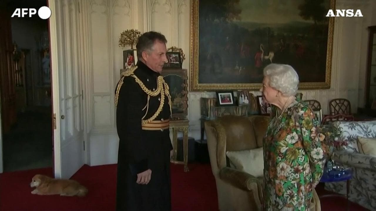 Gb, la regina Elisabetta torna in pubblico dopo i problemi di salute
