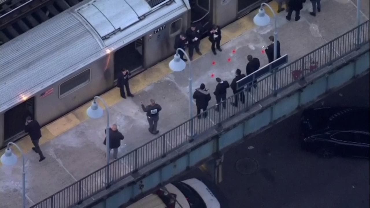 New York, sparatoria tra gruppi di giovani in metropolitana provoca un morto e cinque feriti