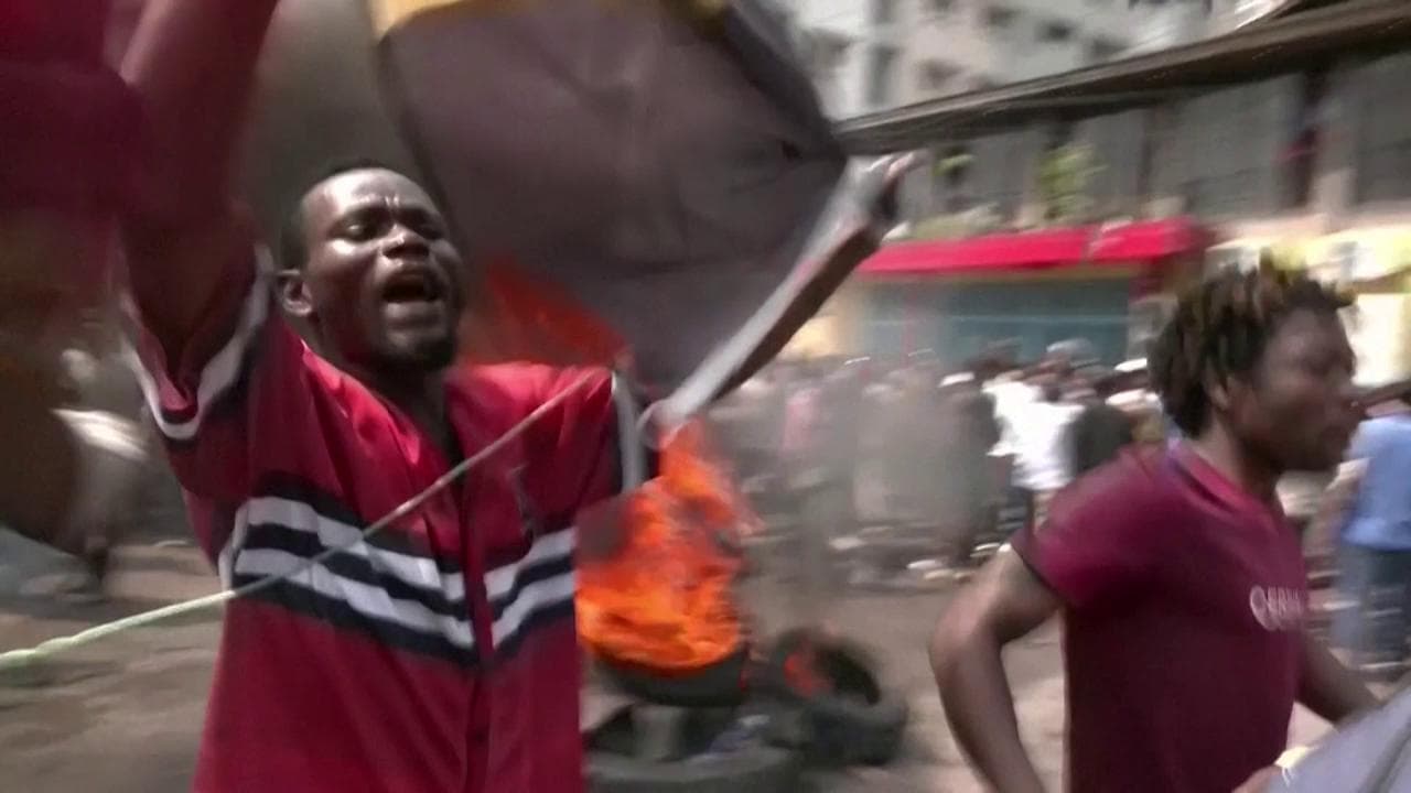 Bruciate le bandiere di Usa e Belgio in Repubblica Democratica del Congo: "L'Occidente sostiene il Ruanda"