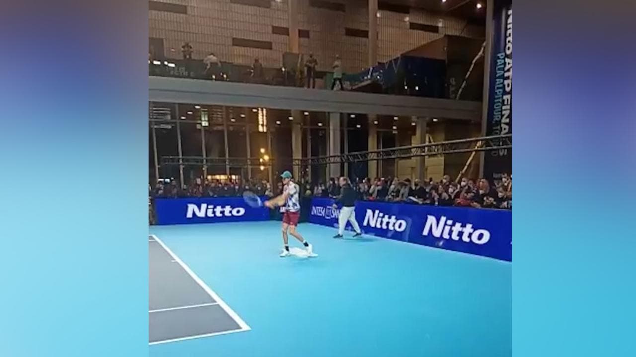 Tennis, Atp Finals: Sinner si allena per la partita contro Hurkacz