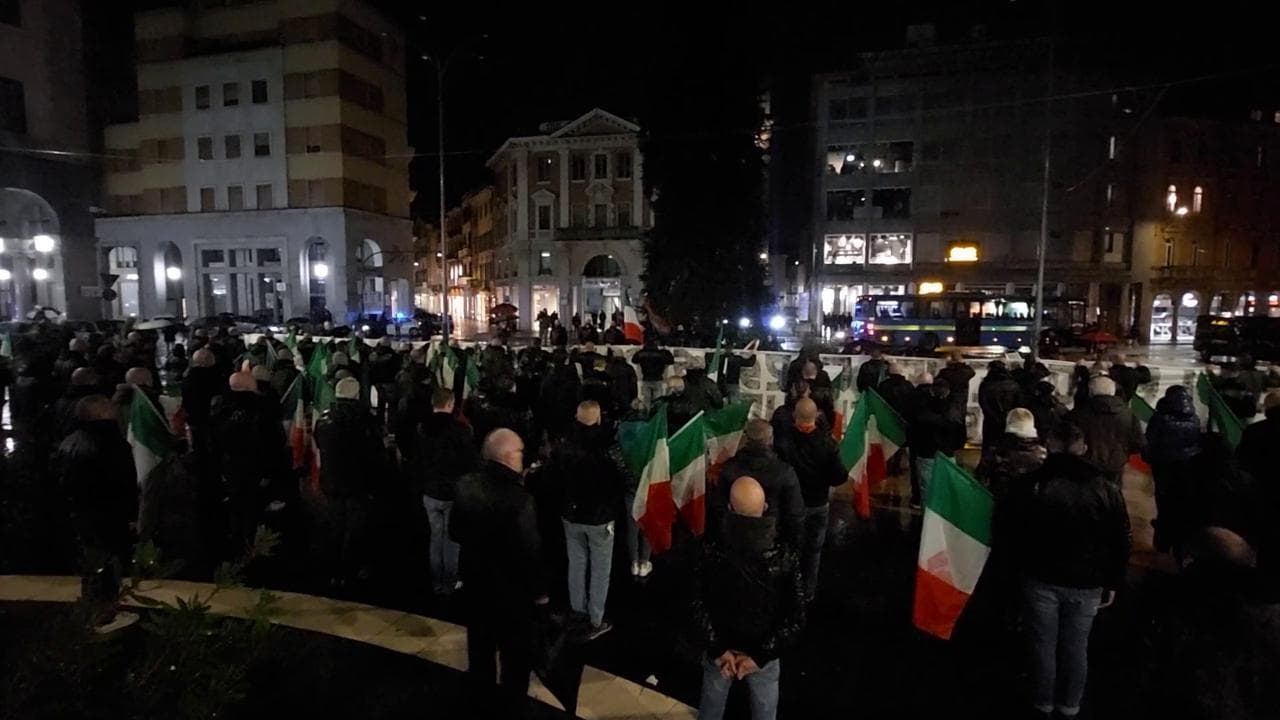 Foibe, il corteo nero a Varese: "Siamo fascisti ma oggi niente saluto romano"