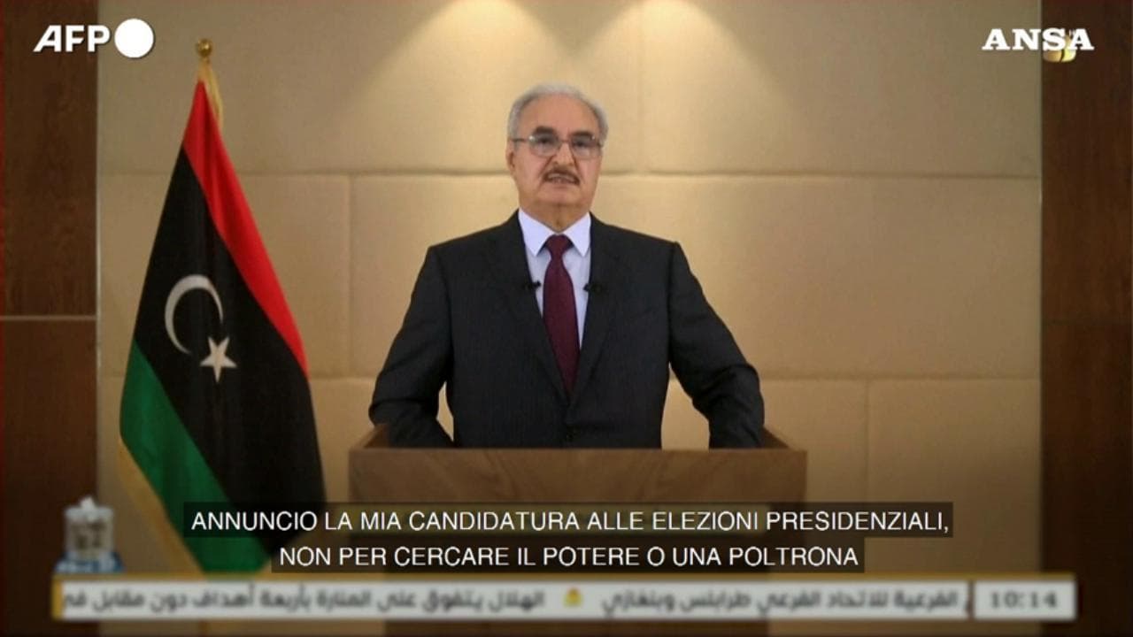 Libia, il generale Haftar si candida: "Voglio guidare la nostra gente alla prosperità"
