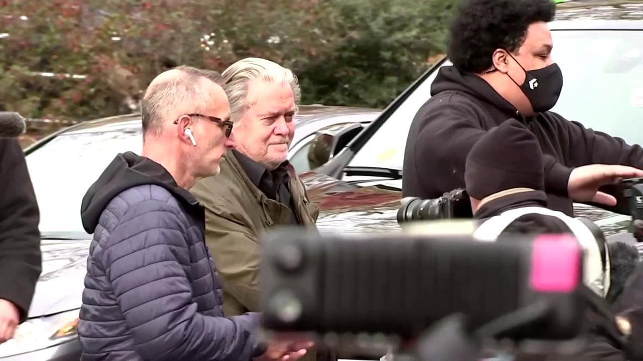 Attacco a Capitol Hill, l'ex consigliere di Trump Steve Bannon si consegna alle autorità