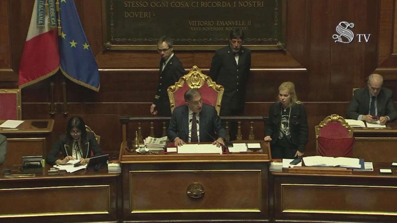 La Russa: "Un abbraccio a Liliana Segre", il lungo applauso dell'aula del Senato