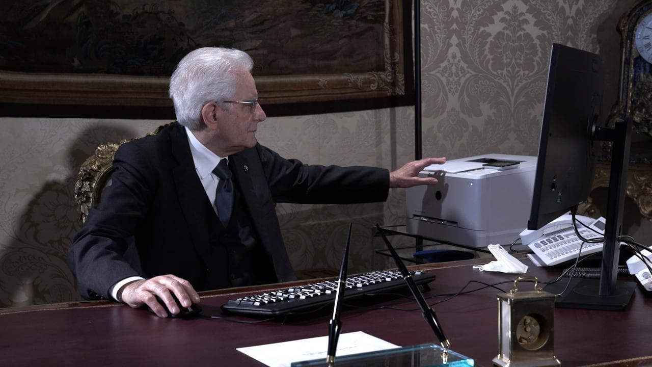 Innovazione, Mattarella scarica e stampa il certificato digitale numero uno
