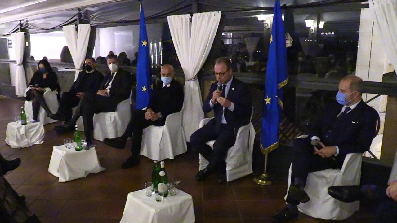 'Un giorno in più a Kabul', Minniti: "L'Occidente è una democrazia e non deve dimenticare l'Afghanistan"