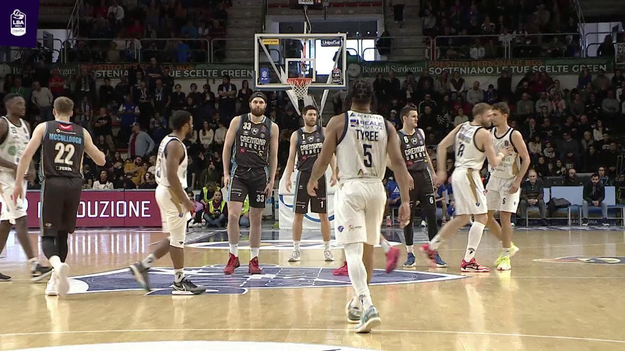Basket, Serie A: gli highlights di Dinamo Sassari-Vanoli Cremona