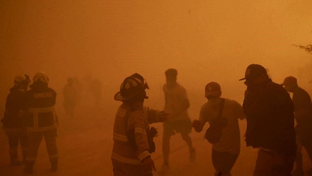 Il dramma degli incendi in Cile: i roghi continuano ad avanzare