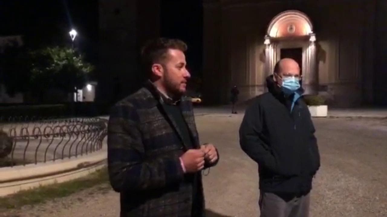 Messa per la bocciatura del Ddl Zan a S. Zenone, tra sindaco e don Antonio pace davanti alla chiesa