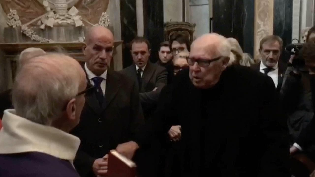 Savoia, Vittorio Emanuele alla cerimonia per il rientro dei resti del nonno in Italia