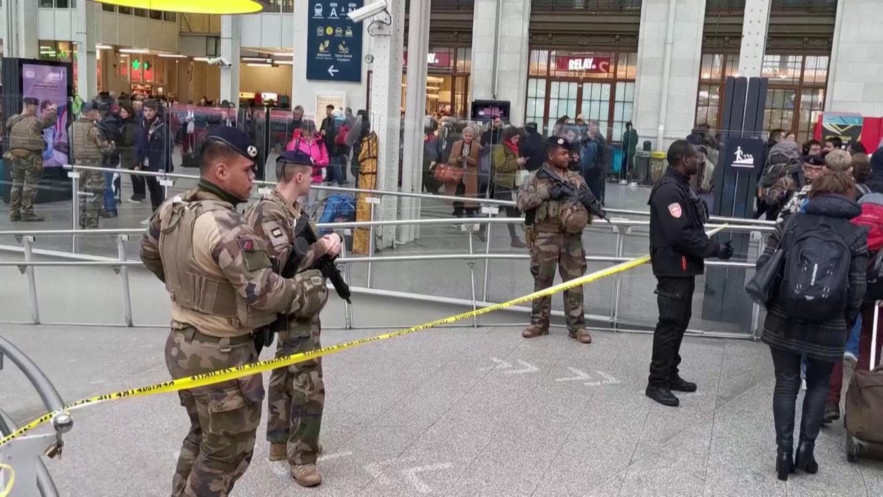 Attacco alla Gare de Lyon di Parigi: tre persone accoltellate, i militari presidiano la stazione