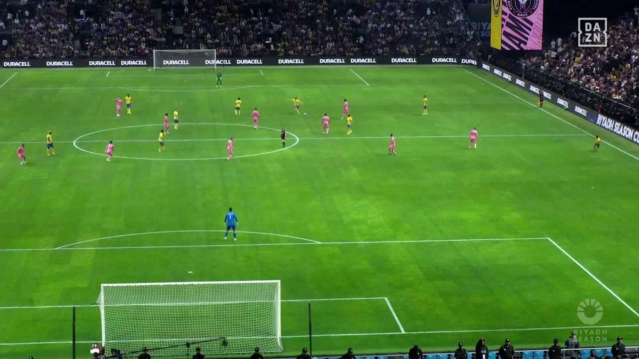 Lo splendido gol da sessanta metri contro la squadra di Messi