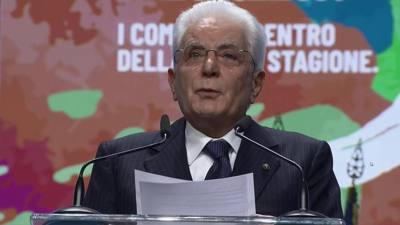 Mattarella contro le piazze No Vax: "Il nemico è il virus, non gli strumenti per combatterlo"