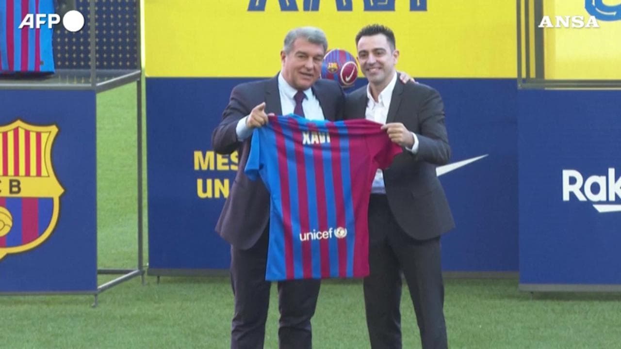 Barcellona, Xavi nuovo allenatore: la presentazione al Camp Nou