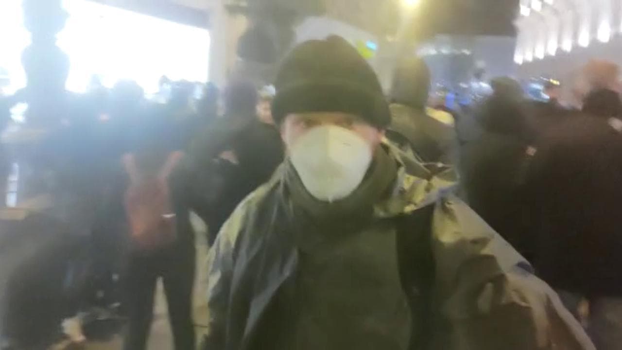 No green pass a Trieste, testata contro giornalista del Piccolo: il momento dell'aggressione