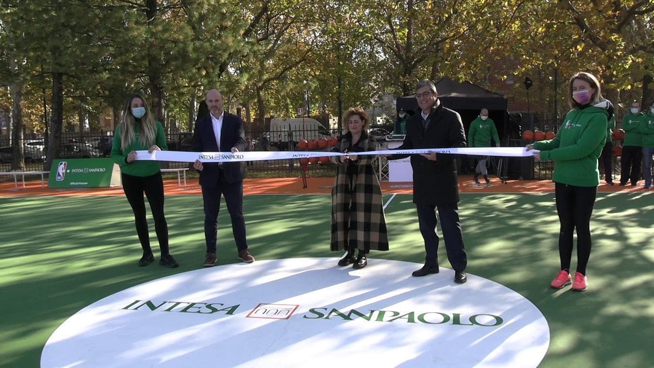 Torino, Piazza d'Armi ha un nuovo campo di basket. Cowell (NBA EME Director): "La prossima stella NBA o WBA potrebbe nascere qui"