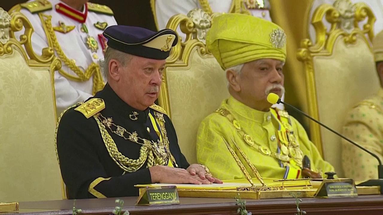 Malaysia, il sultano Ibrahim è il nuovo re: la cerimonia di insediamento