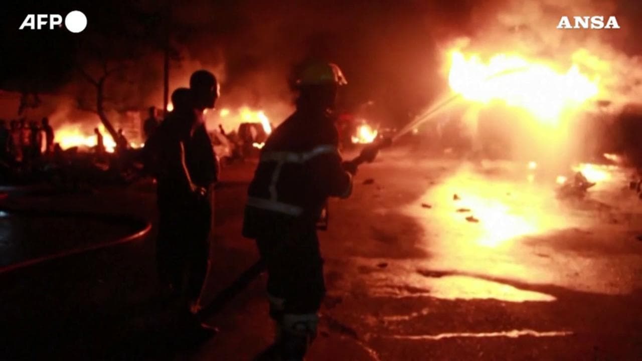 Sierra Leone, esplode un deposito di carburante: almeno 92 morti