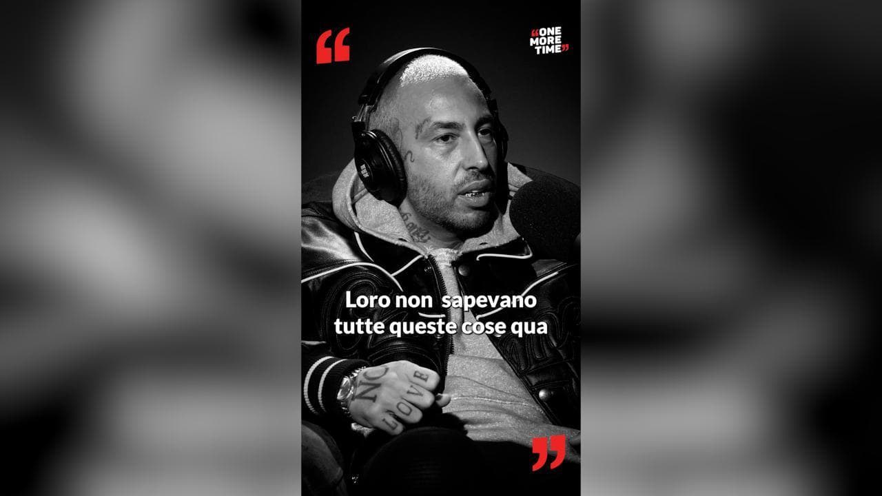 Il rapper Luchè a Casadei: "Il mio primo omicidio l'ho visto a 9 anni"
