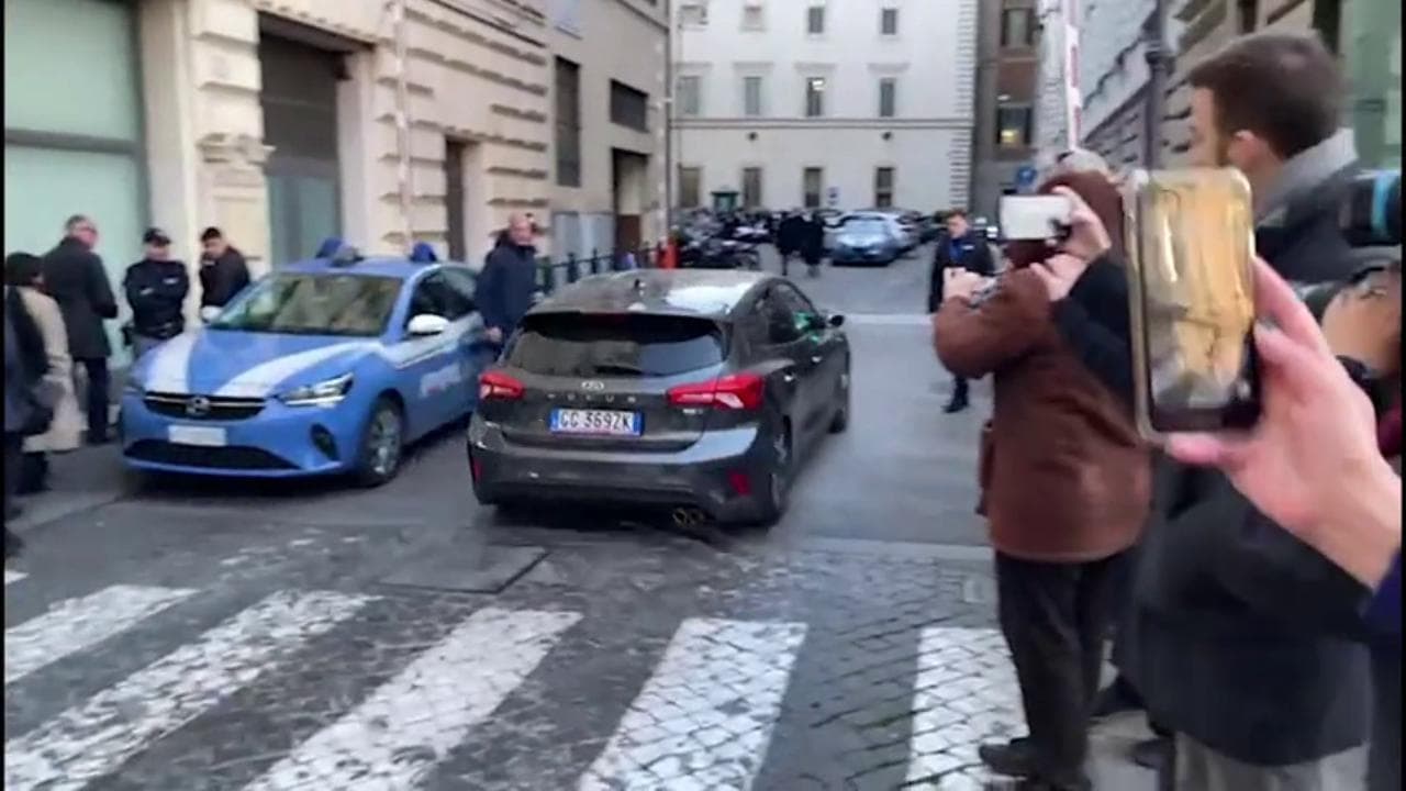 Sinner arriva a Roma accompagnato dal ministro Abodi: l'ingresso dal retro di Palazzo Chigi