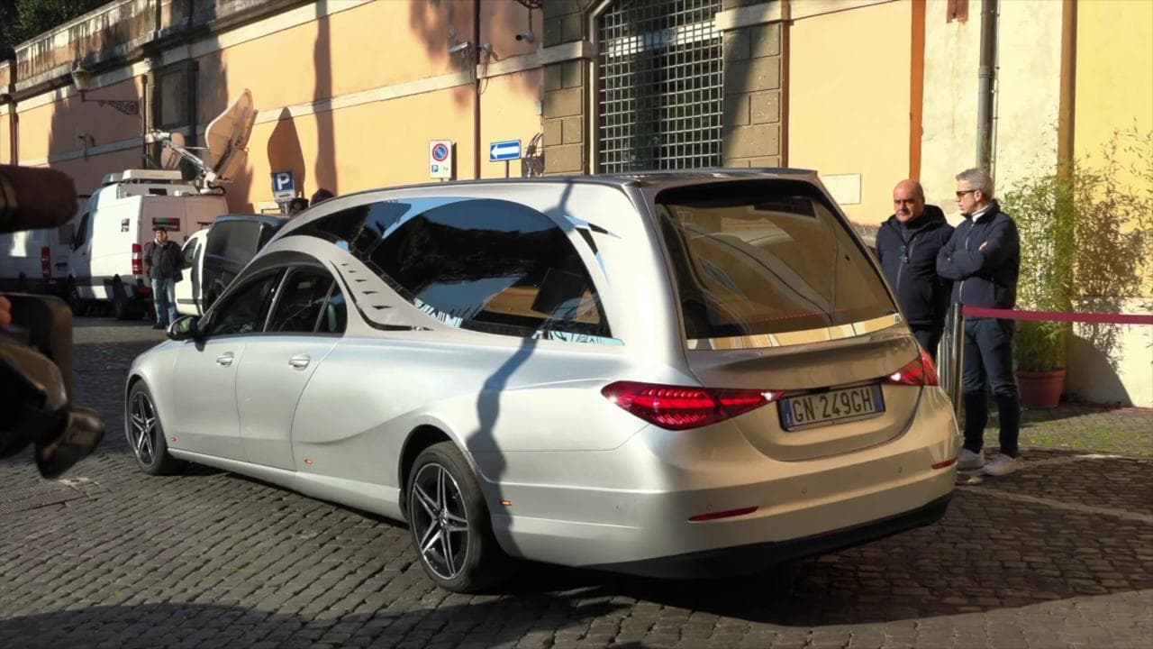 Sandra Milo, l'arrivo del feretro alla camera ardente in Campidoglio