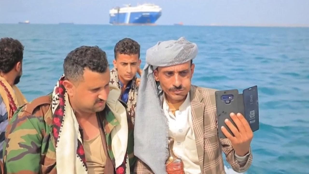Yemen: gli Houthi fanno visitare la nave Galaxy Leader, sequestrata due mesi fa
