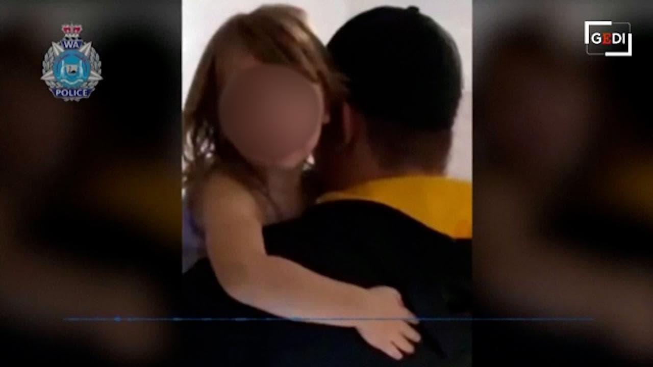 Australia, la bambina ai soccorritori che l'hanno ritrovata dopo 18 giorni: "Mi chiamo Cleo"