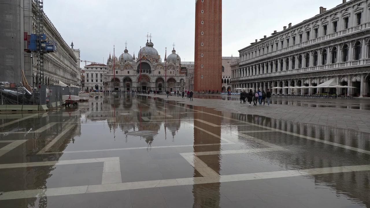 Ancora acqua alta a Venezia: livello basso per il Mose e piazza San Marco è di nuovo allagata