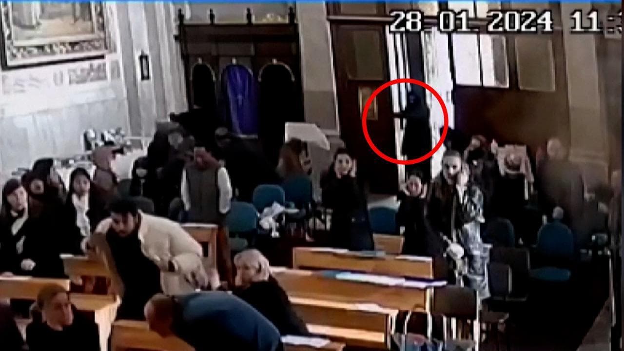 Istanbul, uomini armati aprono il fuoco in una chiesa italiana: l'attacco visto da dentro l'edificio