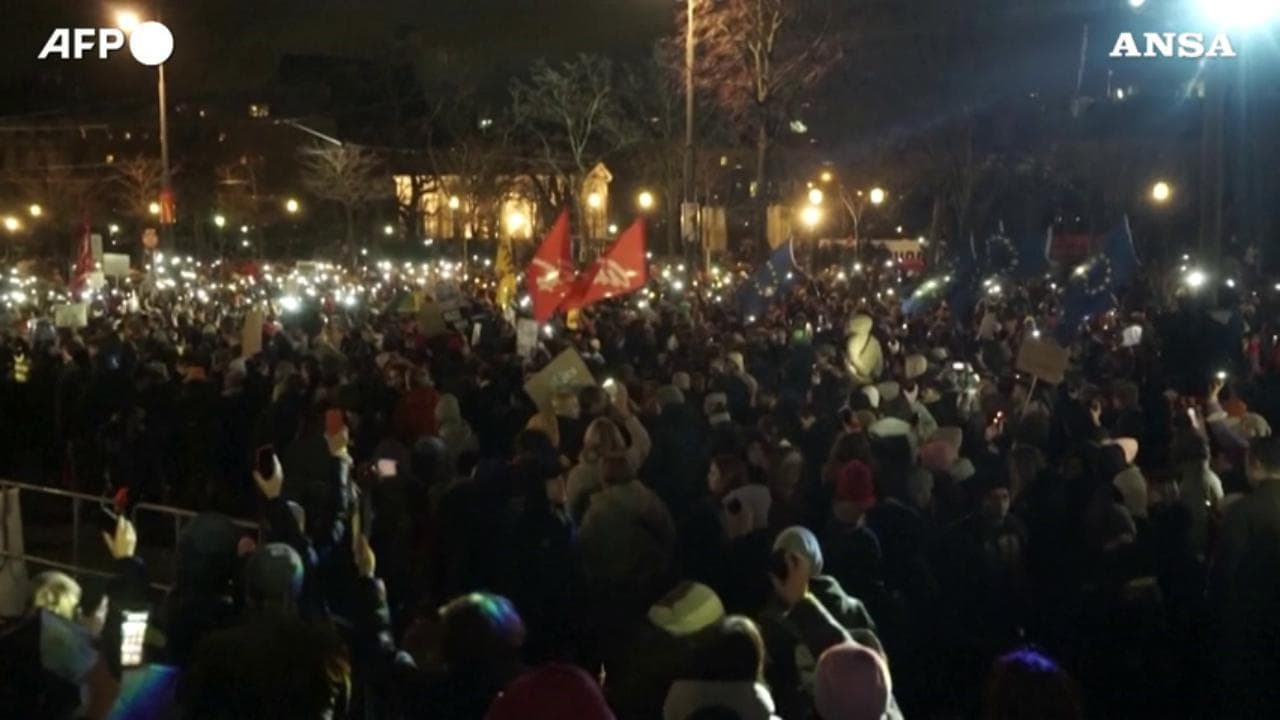 Vienna, in migliaia in piazza per la protesta contro razzismo ed estrema destra