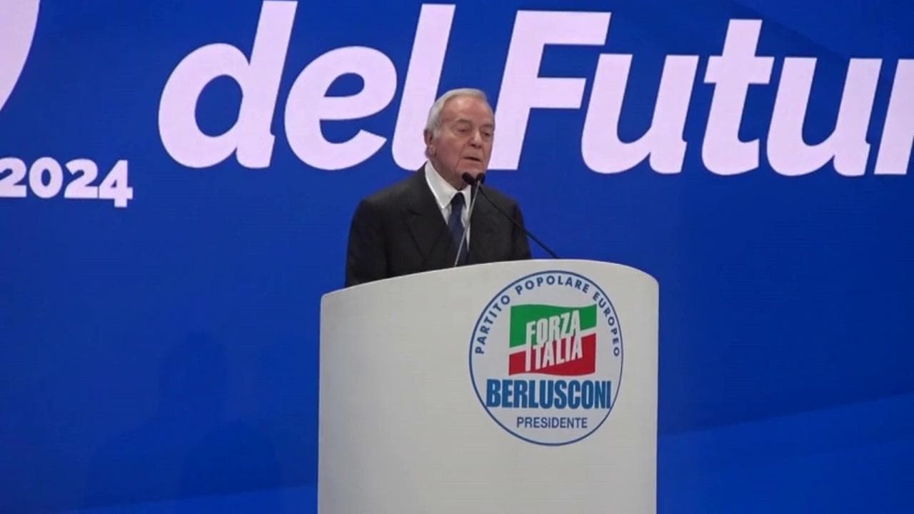 Forza Italia, Gianni Letta: "Famiglia Berlusconi esemplare. Porto messaggio di continuità"