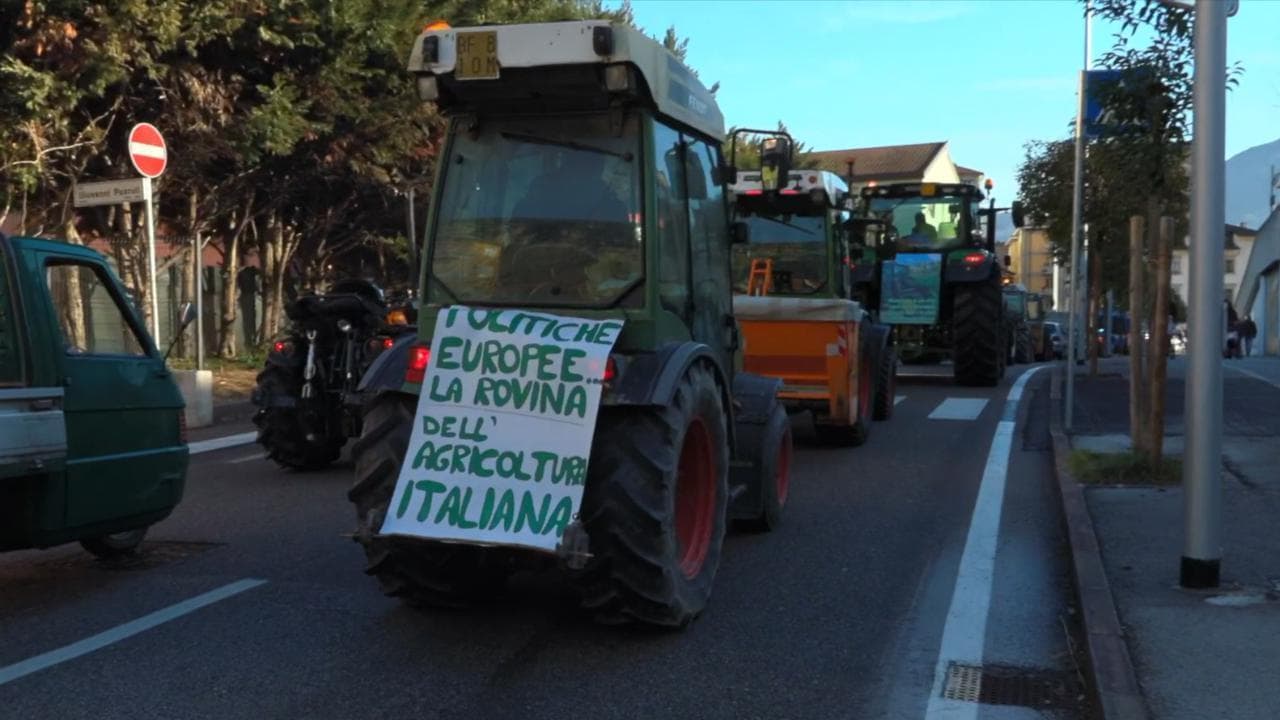 Protesta degli agricoltori, i trattori arrivano a Trento