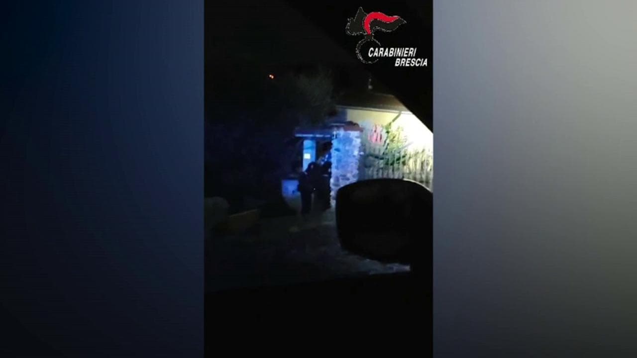 Brescia, anziano si barrica in casa dopo aver sparato: bloccato dalle forze speciali
