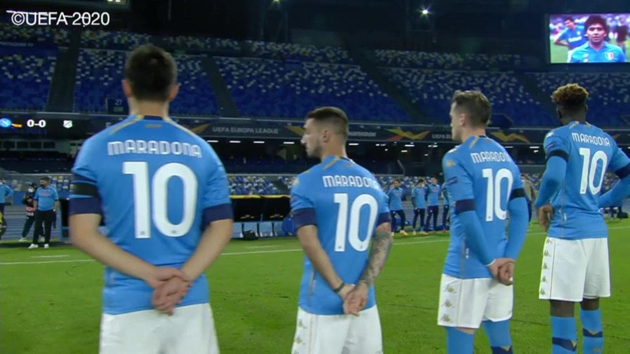 I giocatori del Napoli rendono omaggio a Maradona nello stadio destinato a prenderne il nome