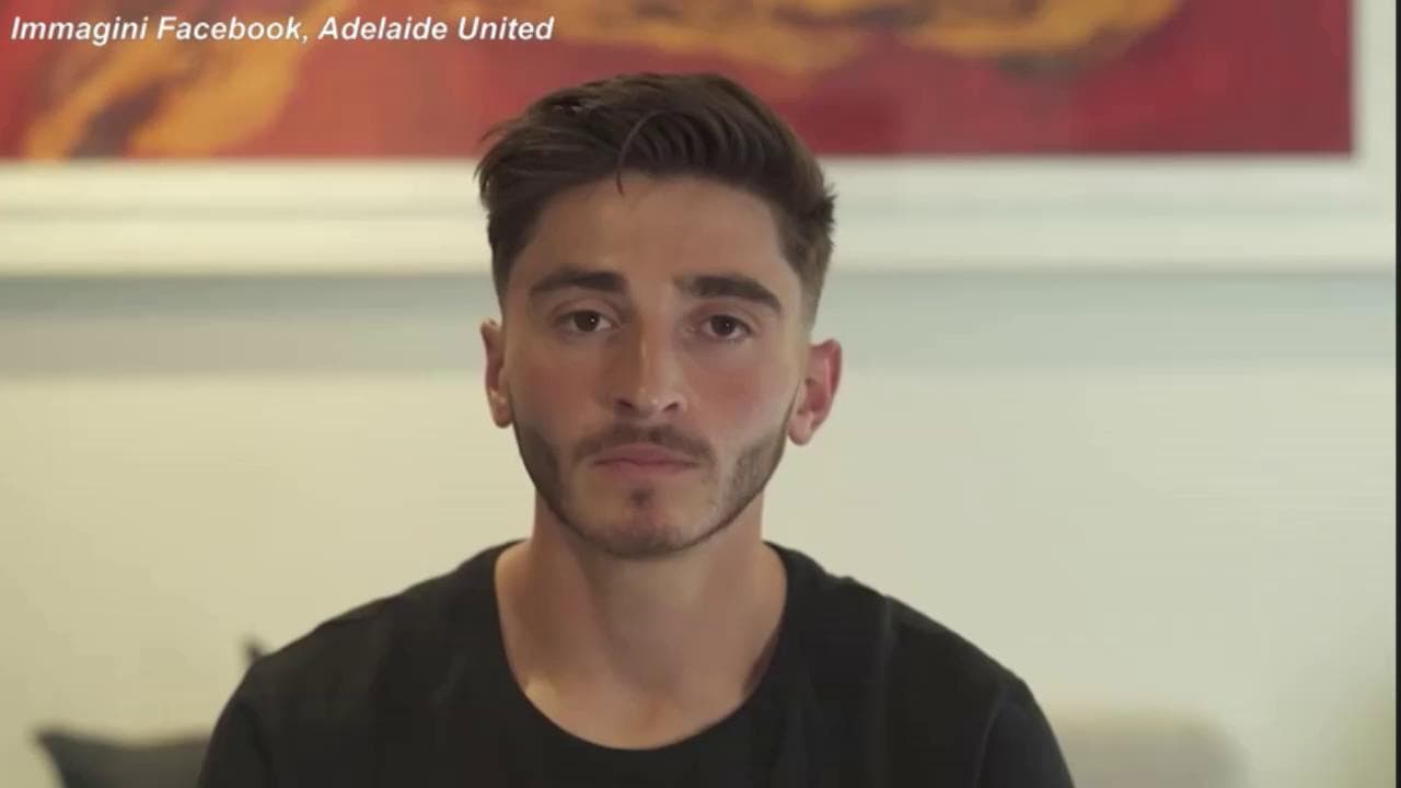 Calciatori gay, non solo Josh Cavallo: pochi coming out e tanti pregiudizi