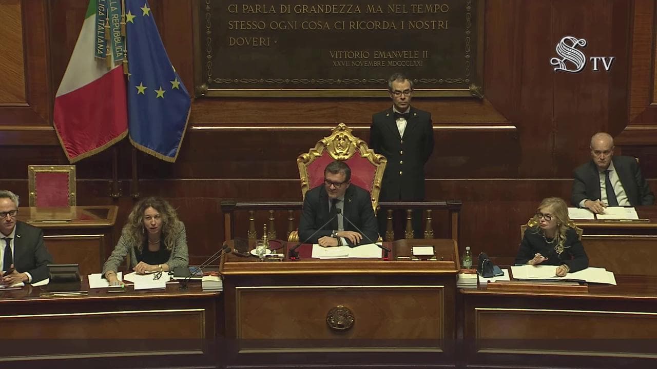 Autonomia differenziata, dagli scranni del Pd parte l'inno di Mameli durante il voto al Senato