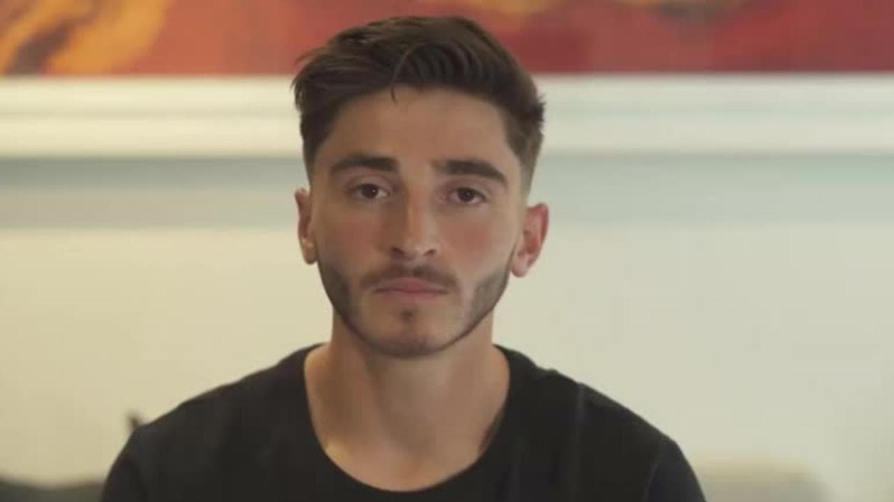 Calcio, il coming out di Josh Cavallo: "Fiero di essere gay". Club e giocatori al suo fianco