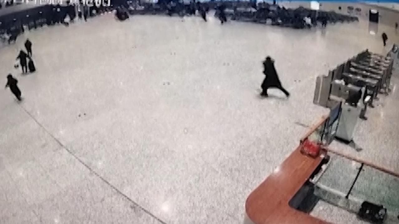 Paura in Cina, la scossa di terremoto sorprende i passeggeri: la fuga dalla stazione