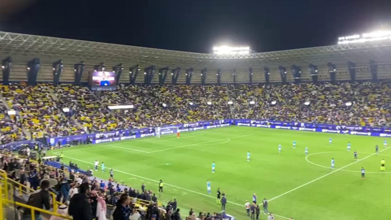 Morte Gigi Riva, fischi durante il minuto di silenzio della finale di Supercoppa a Riad
