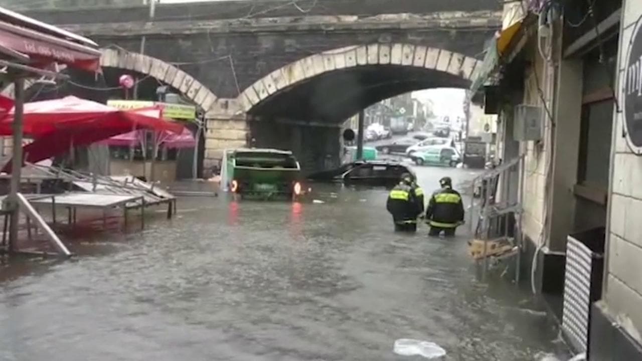 Maltempo a Catania, allagato lo storico mercato della "Pescheria"