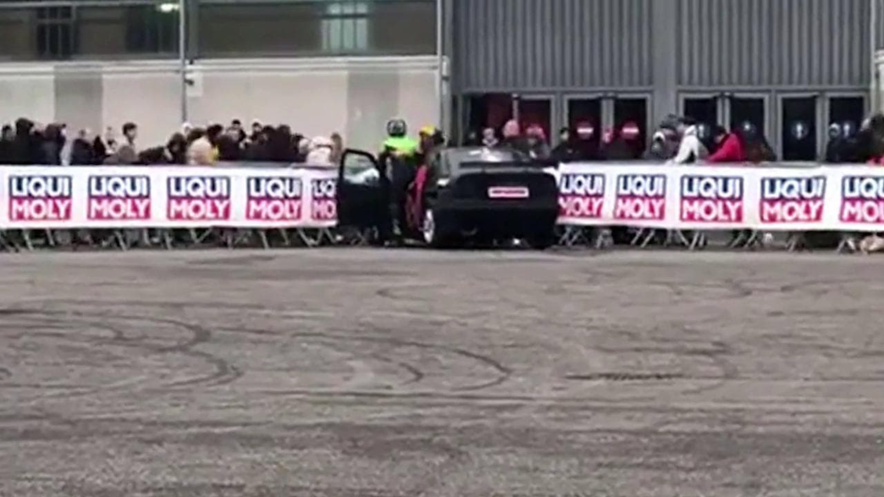 Auto contro spettatori: lo show al Verona Motor Bike finisce male, il video dello schianto