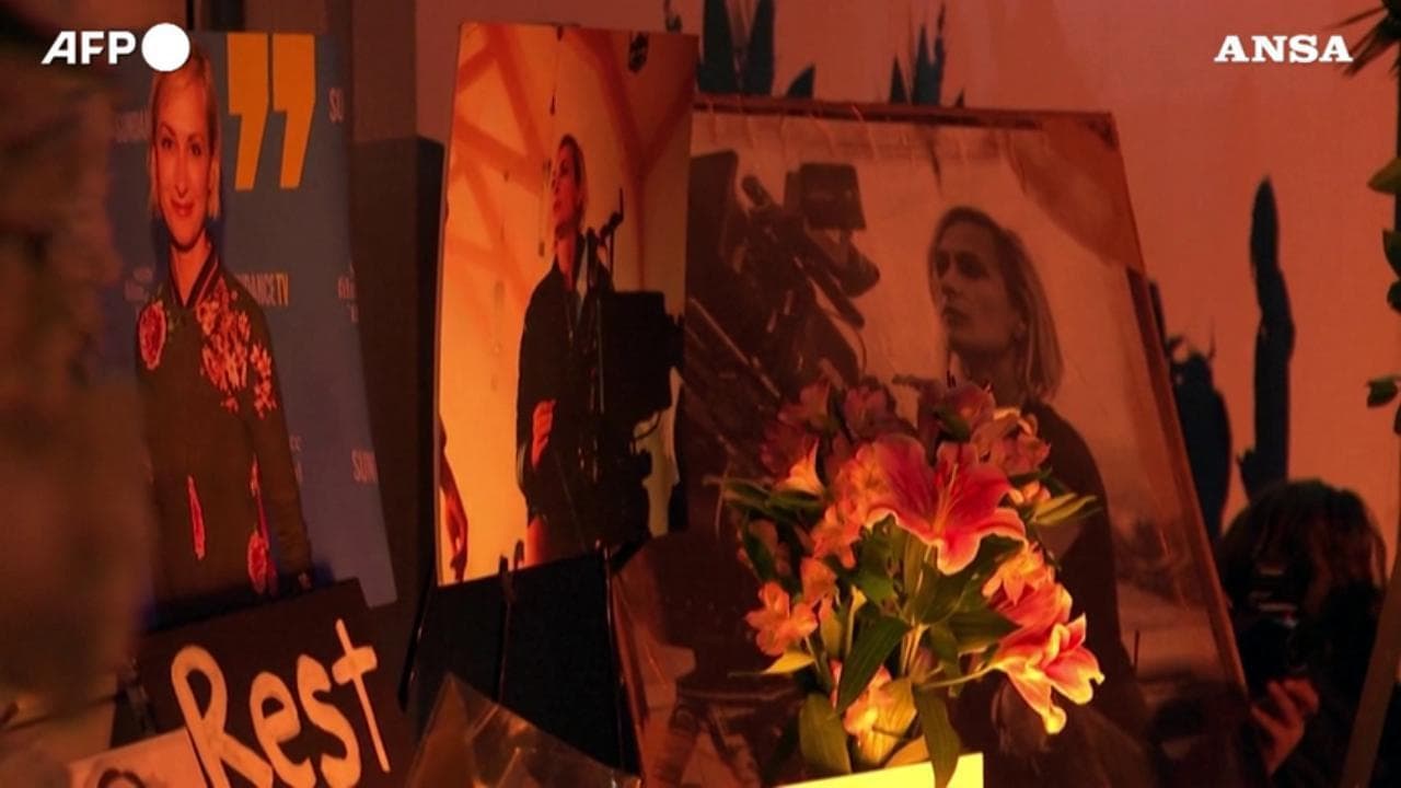 Los Angeles, veglia per ricordare la direttrice della fotografia uccisa sul set di "Rust"