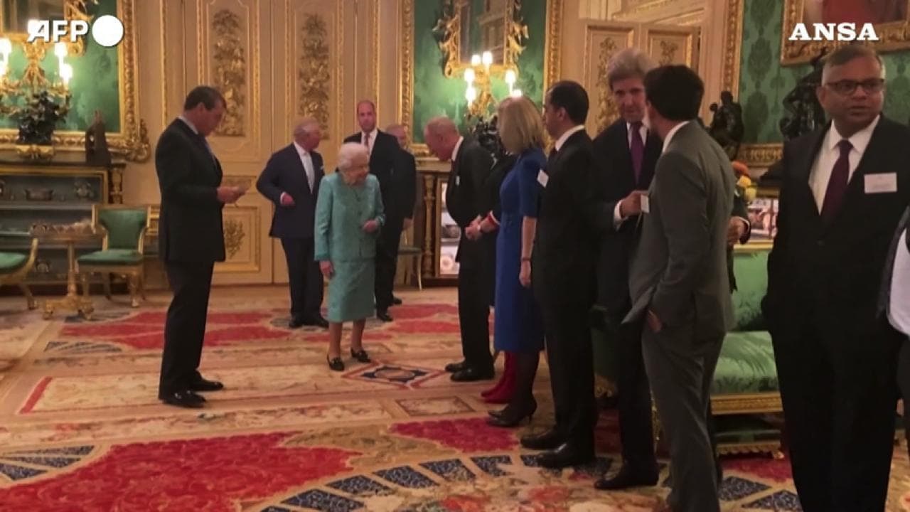 Londra, a Windsor l’ultima apparizione pubblica della regina prima del ricovero
