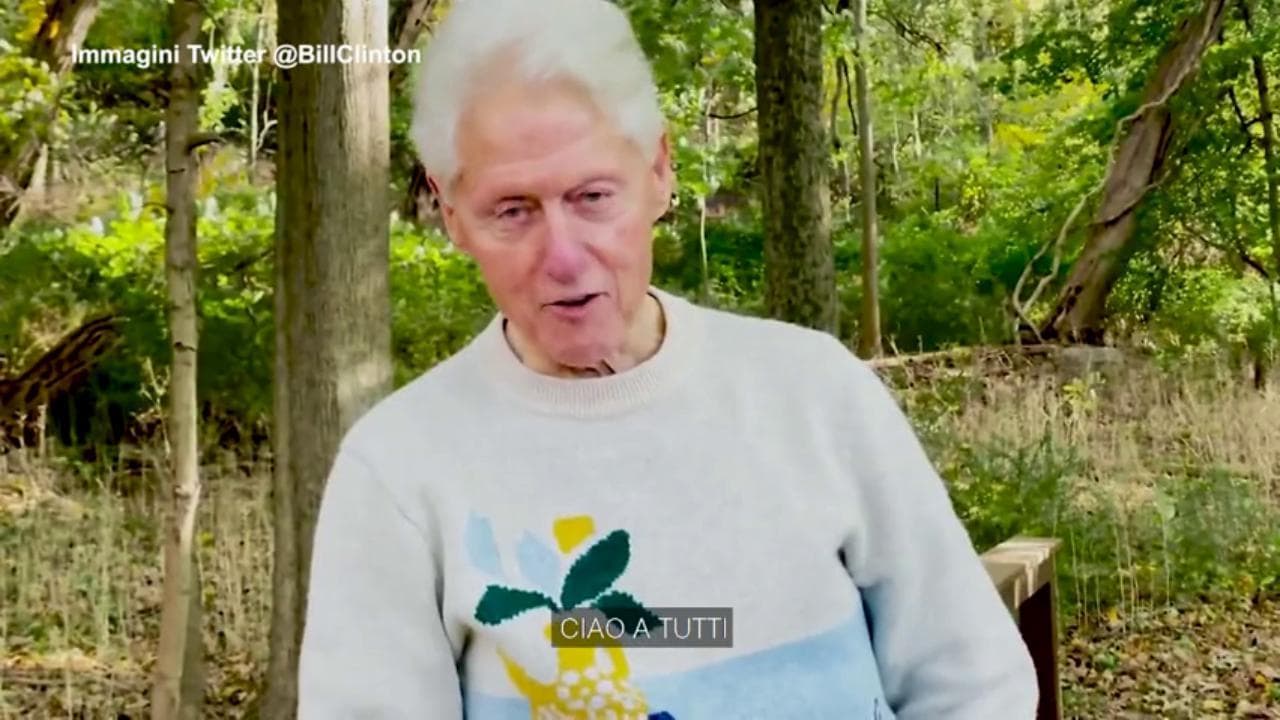 Bill Clinton dimesso dall'ospedale: "Mi sto riprendendo, trovate il tempo per voi stessi"