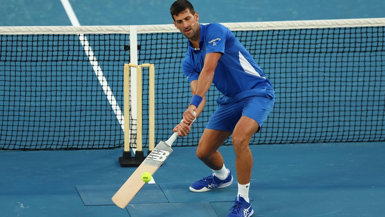 Djokovic gioca a cricket per beneficenza: ecco il suo trucco per prendere la palla