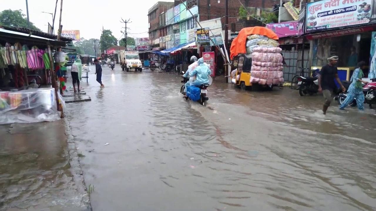 India, allarme per le forti piogge: sono più di cento le vittime delle alluvioni